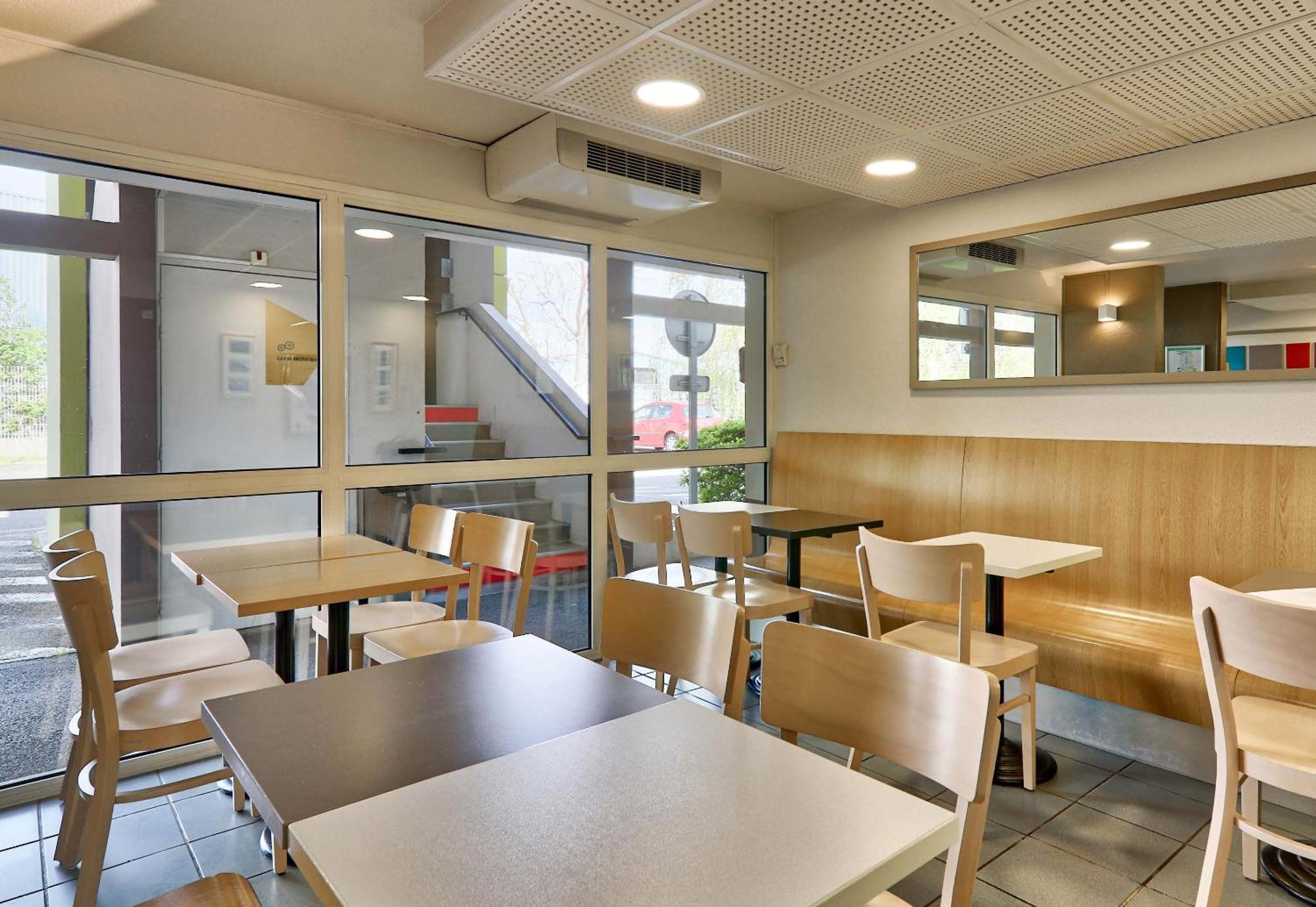 B&B Hotel Clermont-Ferrand Le Brezet Aeroport 외부 사진