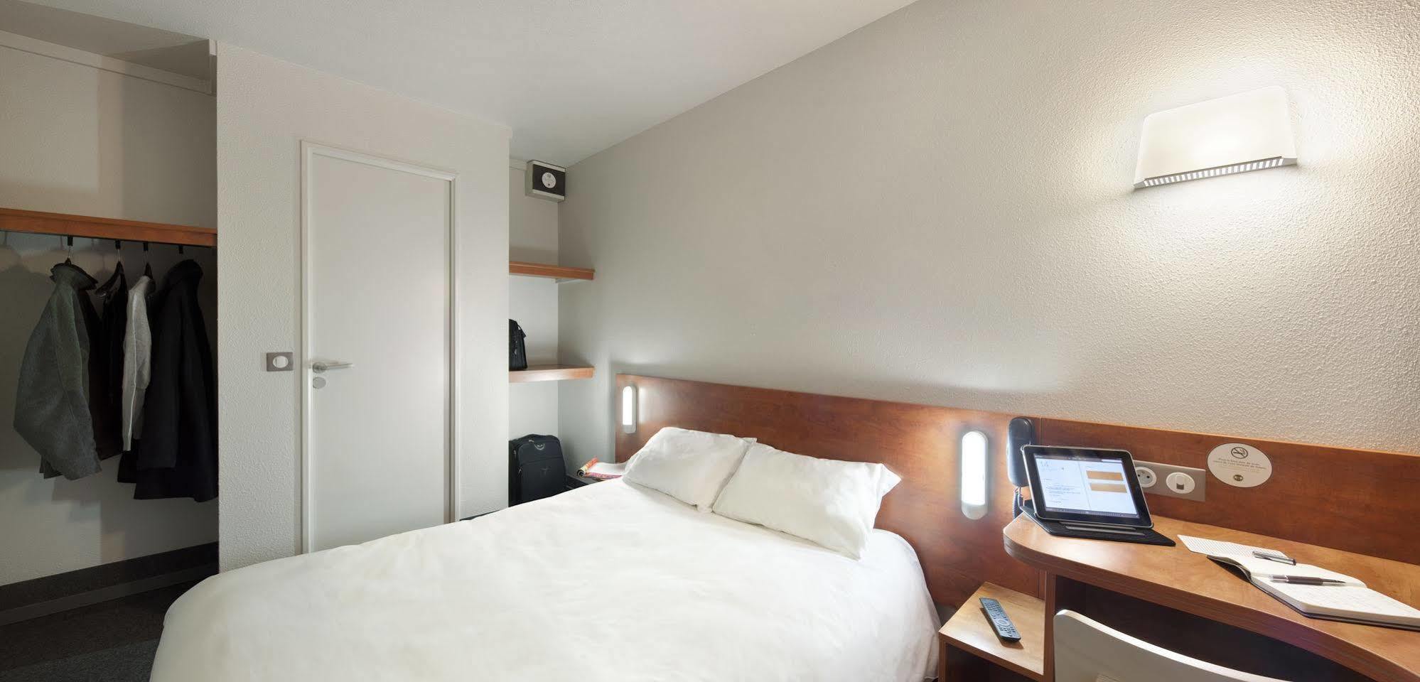 B&B Hotel Clermont-Ferrand Le Brezet Aeroport 외부 사진