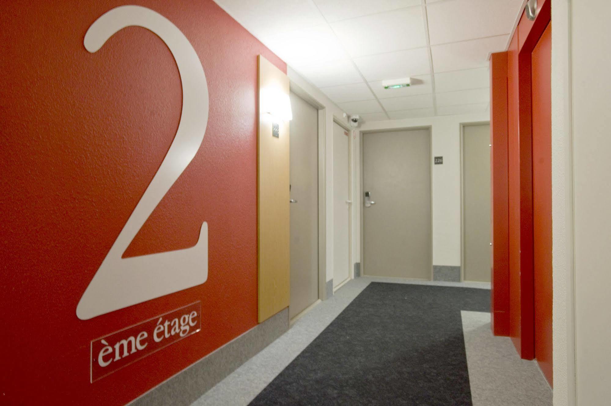 B&B Hotel Clermont-Ferrand Le Brezet Aeroport 외부 사진